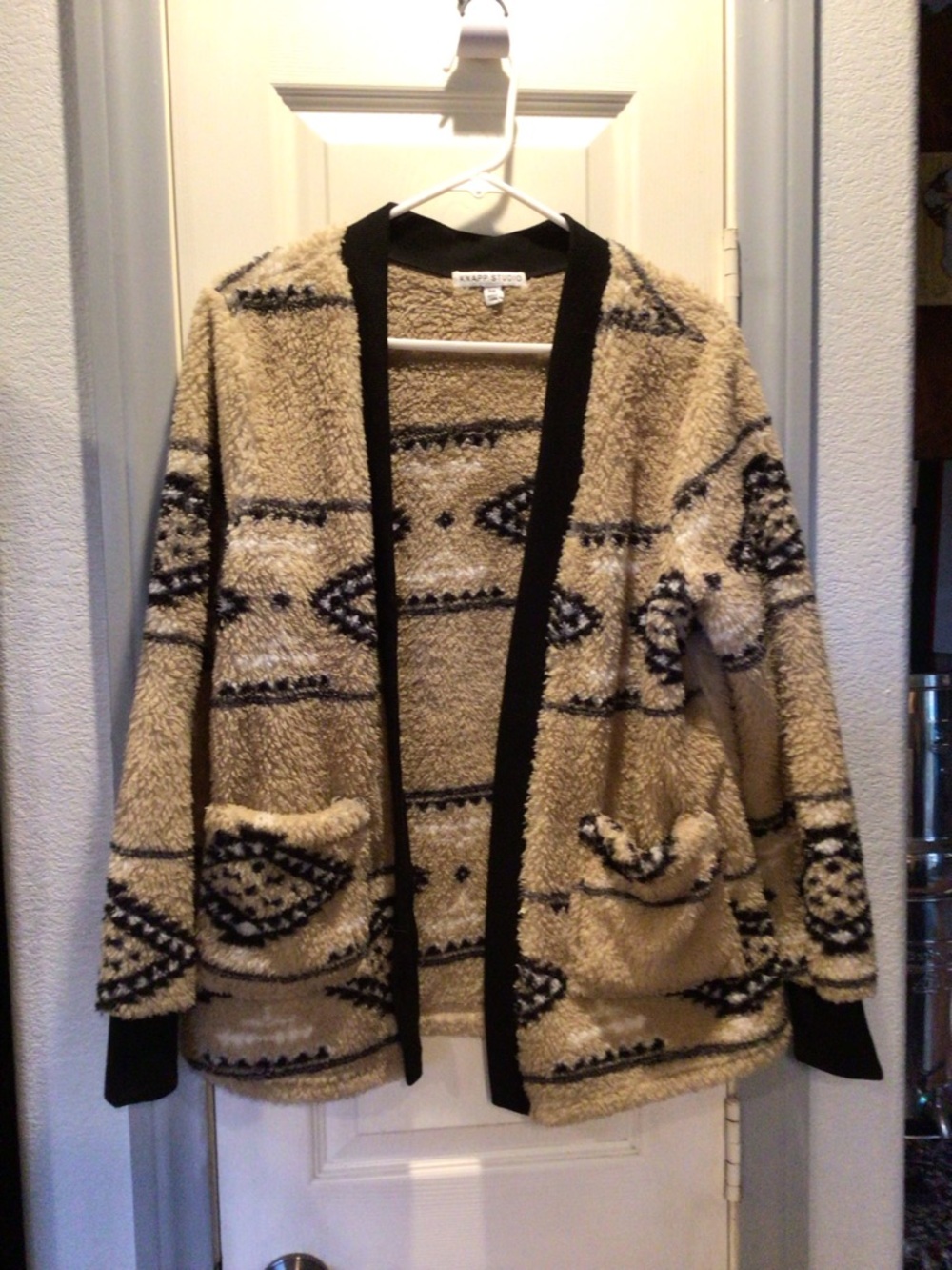 Cozy Patterned Sherpa Cardigan - Beige & Black